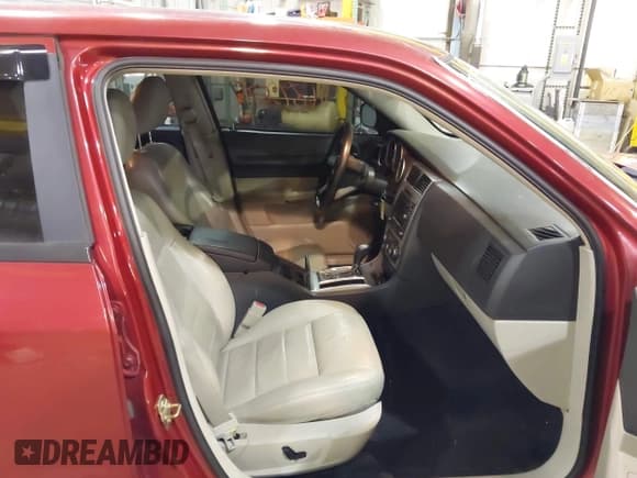 ✅ 2006 Dodge Magnum R/T • VIN: 2D4GZ57246H439329 • Lot: 41639205. Wystawiony na IAAI z przebiegiem 213 346 mil. Bezpłatny archiwum sprzedaży aukcyjnych z USA i szczegółowy raport historii pojazdu na DreamBid. Zdjęcie 5.