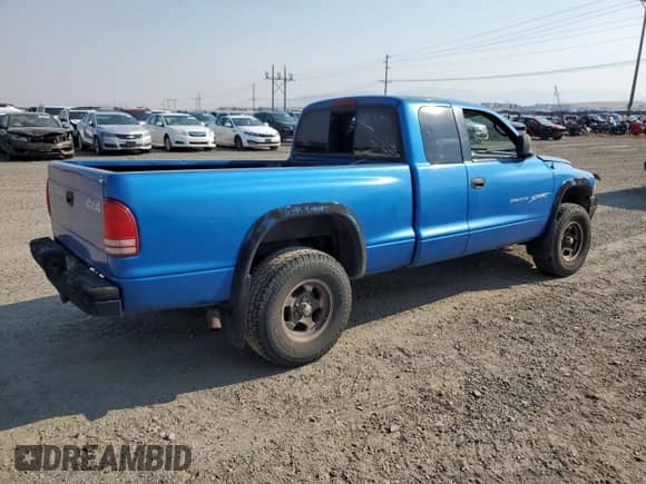 1998 Dodge Dakota SLT z VIN 1B7GG22X3WS743975, wystawiony jako Copart lot #74474074 z przebiegiem Nie podano mil oraz Czysty tytuł • Clean title. Historia ofert i sprzedaży dostępna na DreamBid. Obrazek 3.