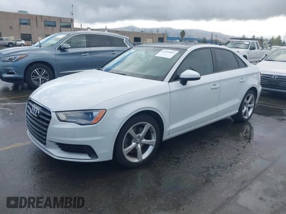 ✅ 2015 Audi A3 Premium • VIN: WAUBFGFF7F1024615 • Lot: 43359461. Wystawiony na IAAI z przebiegiem 123 318 mil. Bezpłatny archiwum sprzedaży aukcyjnych z USA i szczegółowy raport historii pojazdu na DreamBid. Zdjęcie 17.