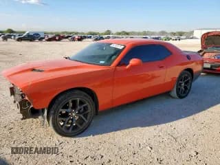 ✅ 2023 Dodge Challenger SXT • VIN: 2C3CDZAG4PH526871 • Lot: 84152575. Wystawiony na Copart z przebiegiem 53 517 mil. Bezpłatny archiwum sprzedaży aukcyjnych z USA i szczegółowy raport historii pojazdu na DreamBid. Zdjęcie 1.
