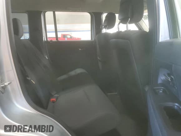 ✅ 2011 Jeep Liberty Sport • VIN: 1J4PN2GK5BW579922 • Lot: 82185145. Wystawiony na Copart z przebiegiem 191 798 mil. Bezpłatny archiwum sprzedaży aukcyjnych z USA i szczegółowy raport historii pojazdu na DreamBid. Zdjęcie 10.