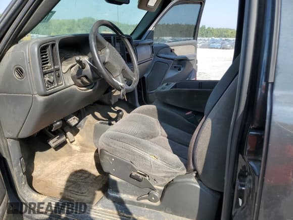 ✅ 2003 Chevrolet Silverado 2500HD LS • VIN: 1GCHK23U73F230630 • Lot: 71424155. Wystawiony na Copart z przebiegiem 255 470 mil. Bezpłatny archiwum sprzedaży aukcyjnych z USA i szczegółowy raport historii pojazdu na DreamBid. Zdjęcie 7.