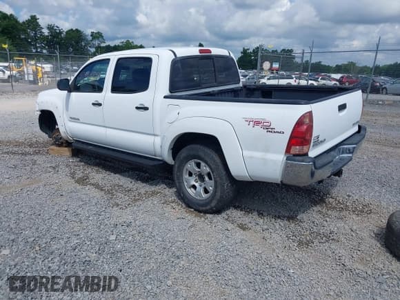 ✅ 2006 Toyota Tacoma • VIN: 5TELU42NX6Z149848 • Lot: 42684740. Listed on IAAI with 384,161 mi. Free auction sales archive from the USA and detailed vehicle history report at DreamBid. Image 3.