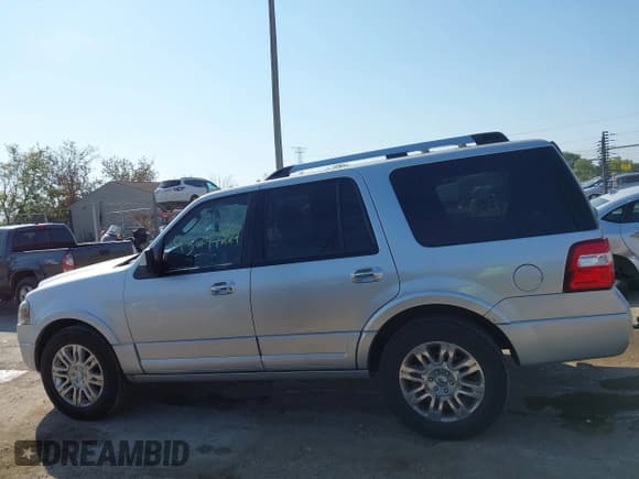 ✅ 2012 Ford Expedition Limited • VIN: 1FMJU2A56CEF45332 • Лот: 43247229. Опубликован ранее на IAAI с пробегом 124 391 миль. Бесплатный доступ к архиву аукционных продаж из США и подробный отчёт об истории автомобиля на DreamBid. Изображение 14.