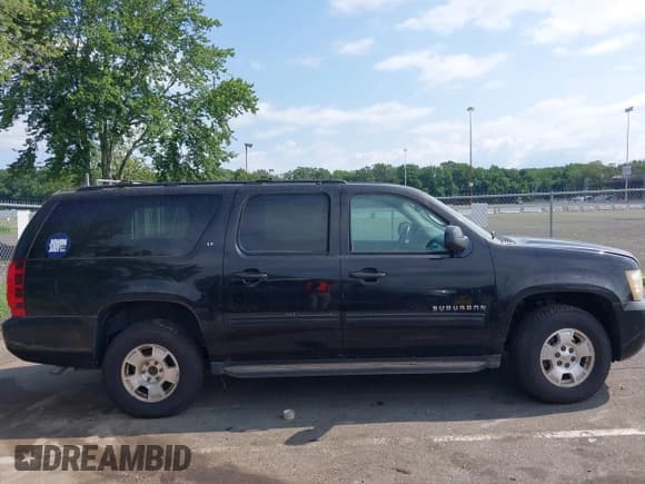 ✅ 2010 Chevrolet Suburban LT • VIN: 1GNUKJE32AR225710 • Lot: 42798462. Listed on IAAI with Not provided. Free auction sales archive from the USA and detailed vehicle history report at DreamBid. Image 14.