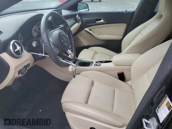 ✅ 2017 Mercedes-Benz CLA 250 • VIN: WDDSJ4GB2HN476324 • Lot: 87399115. Wystawiony na Copart z przebiegiem 126 538 mil. Bezpłatny archiwum sprzedaży aukcyjnych z USA i szczegółowy raport historii pojazdu na DreamBid. Zdjęcie 7.