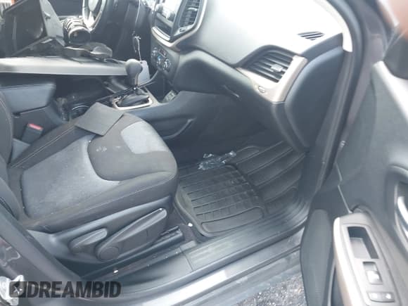 ✅ 2018 Jeep Cherokee Latitude • VIN: 1C4PJLCX0JD524894 • Лот: 43052352. Опубликован ранее на IAAI с пробегом 89 344 миль. Бесплатный доступ к архиву аукционных продаж из США и подробный отчёт об истории автомобиля на DreamBid. Изображение 5.