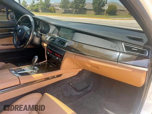 ✅ 2010 BMW 7 Series 750Li • VIN: WBAKB8C58ACY64395 • Лот: 63885205. Опубликован ранее на Copart с пробегом 137 375 миль. Бесплатный доступ к архиву аукционных продаж из США и подробный отчёт об истории автомобиля на DreamBid. Изображение 13.