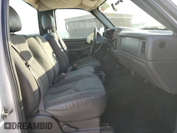 2005 Chevrolet Silverado 1500 Work Truck с VIN 1GCEC14V05Z333830, выставлен на аукционе Copart как лот 52386905 с пробегом 177 147 миль миль и Списание • Salvage title. История ставок и продаж доступна на DreamBid. Изображение 11.