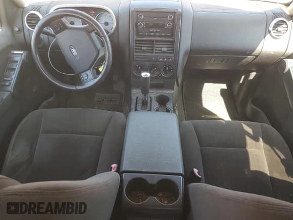 ✅ 2010 Ford Explorer Sport Trac XLT • VIN: 1FMEU5BE7AUA19876 • Lot: 84887595. Wystawiony na Copart z przebiegiem 194 644 mil. Bezpłatny archiwum sprzedaży aukcyjnych z USA i szczegółowy raport historii pojazdu na DreamBid. Zdjęcie 8.