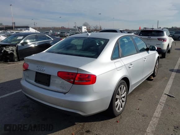 ✅ 2014 Audi A4 Premium • VIN: WAUBFAFLXEN008533 • Лот: 43762626. Опубликован ранее на IAAI с пробегом 114 712 миль. Бесплатный доступ к архиву аукционных продаж из США и подробный отчёт об истории автомобиля на DreamBid. Изображение 4.