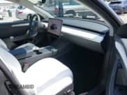 ✅ 2025 Tesla Model Y Performance • VIN: 7SAYGDEF3SF254196 • Lot: 42493835. Wystawiony na IAAI z przebiegiem 2 500 mil. Bezpłatny archiwum sprzedaży aukcyjnych z USA i szczegółowy raport historii pojazdu na DreamBid. Zdjęcie 5.