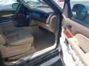 ✅ 2012 Chevrolet Tahoe LTZ • VIN: 1GNSKCE07CR327306 • Лот: 41992514. Опубликован ранее на IAAI с пробегом 213 617 миль. Бесплатный доступ к архиву аукционных продаж из США и подробный отчёт об истории автомобиля на DreamBid. Изображение 5.