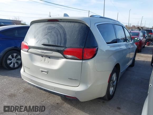 ✅ 2020 Chrysler Pacifica Limited • VIN: 2C4RC1GGXLR108949 • Лот: 43766006. Опубликован ранее на IAAI с пробегом 107 305 миль. Бесплатный доступ к архиву аукционных продаж из США и подробный отчёт об истории автомобиля на DreamBid. Изображение 4.