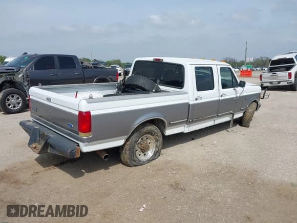 ✅ 1997 Ford F-250 • VIN: 1FTHW25F7VEA10948 • Лот: 41922444. Опубликован ранее на IAAI с пробегом 264 374 миль. Бесплатный доступ к архиву аукционных продаж из США и подробный отчёт об истории автомобиля на DreamBid. Изображение 4.