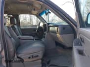 ✅ 2006 GMC Yukon XL SLT • VIN: 3GKFK16Z06G207450 • Lot: 41250452. Listed on IAAI with 229,080 mi. Free auction sales archive from the USA and detailed vehicle history report at DreamBid. Image 5.