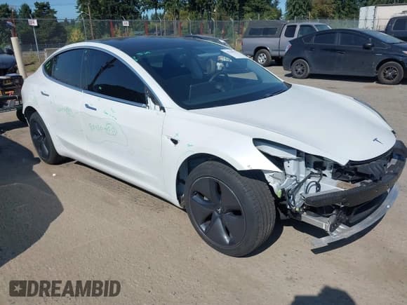 ✅ 2020 Tesla Model 3 Standard Range Plus • VIN: 5YJ3E1EA7LF660287 • Lot: 43208373. Wystawiony na IAAI z przebiegiem 18 146 mil. Bezpłatny archiwum sprzedaży aukcyjnych z USA i szczegółowy raport historii pojazdu na DreamBid. Zdjęcie 1.