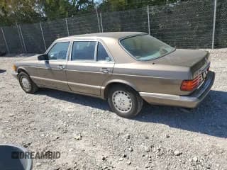 ✅ 1987 Mercedes-Benz 420 SEL • VIN: WDBCA35D0HA311262 • Lot: 71760554. Listed on Copart with 185,520 mi. Free auction sales archive from the USA and detailed vehicle history report at DreamBid. Image 2.