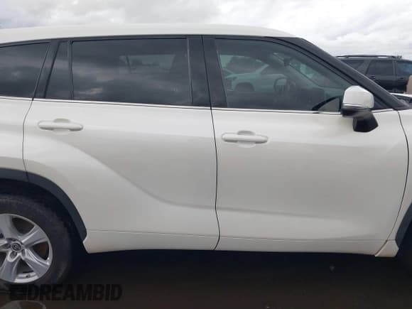 ✅ 2020 Toyota Highlander L • VIN: 5TDCZRAH1LS502299 • Lot: 43733395. Wystawiony na IAAI z przebiegiem 81 284 mil. Bezpłatny archiwum sprzedaży aukcyjnych z USA i szczegółowy raport historii pojazdu na DreamBid. Zdjęcie 14.