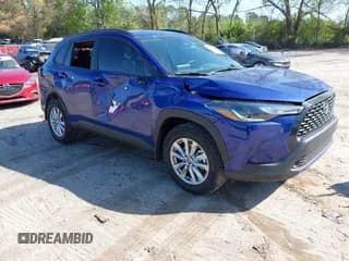 ✅ 2025 Toyota Corolla Cross LE • VIN: 7MUCAAAG5SV124153 • Лот: 41990954. Опубликован ранее на IAAI с пробегом 1 878 миль. Бесплатный доступ к архиву аукционных продаж из США и подробный отчёт об истории автомобиля на DreamBid. Изображение 1.