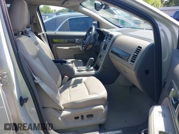 ✅ 2007 Lincoln MKX • VIN: 2LMDU68C47BJ12087 • Lot: 42821225. Wystawiony na IAAI z przebiegiem 183 418 mil. Bezpłatny archiwum sprzedaży aukcyjnych z USA i szczegółowy raport historii pojazdu na DreamBid. Zdjęcie 5.