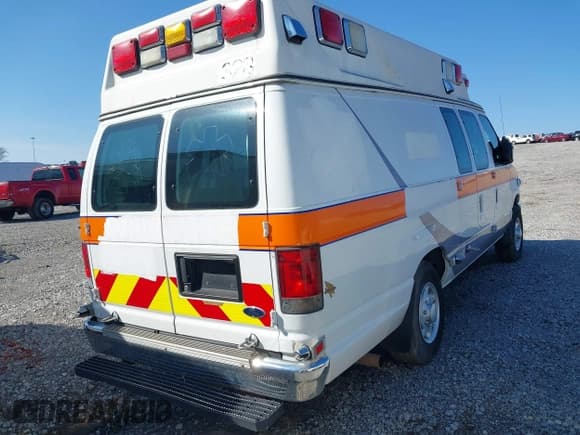 ✅ 2013 Ford E-Series Commercial • VIN: 1FDSS3ES9DDA69116 • Lot: 41549523. Wystawiony na IAAI z przebiegiem 286 514 mil. Bezpłatny archiwum sprzedaży aukcyjnych z USA i szczegółowy raport historii pojazdu na DreamBid. Zdjęcie 4.