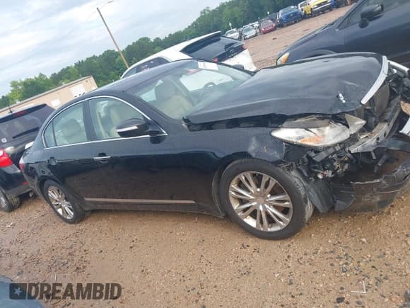 ✅ 2010 Hyundai Genesis • VIN: KMHGC4DFXAU092607 • Лот: 42501604. Опубликован ранее на IAAI с пробегом 310 821 миль. Бесплатный доступ к архиву аукционных продаж из США и подробный отчёт об истории автомобиля на DreamBid. Изображение 13.