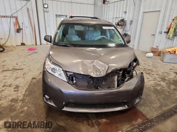 ✅ 2012 Toyota Sienna XLE • VIN: 5TDDK3DC9CS031444 • Lot: 91562875. Wystawiony na Copart z przebiegiem 102 001 mil. Bezpłatny archiwum sprzedaży aukcyjnych z USA i szczegółowy raport historii pojazdu na DreamBid. Zdjęcie 5.