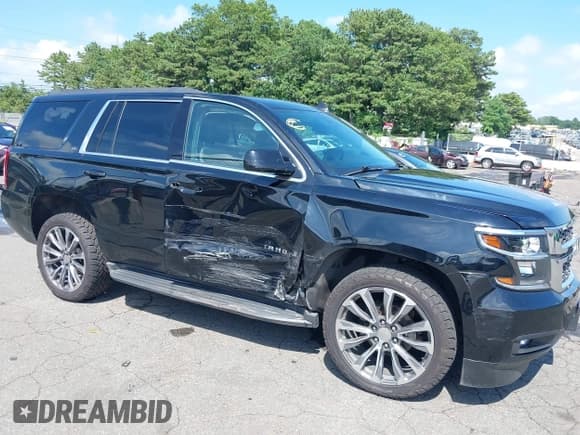 ✅ 2020 Chevrolet Tahoe LT • VIN: 1GNSKBKC6LR243910 • Lot: 42721097. Wystawiony na IAAI z przebiegiem 23 938 mil. Bezpłatny archiwum sprzedaży aukcyjnych z USA i szczegółowy raport historii pojazdu na DreamBid. Zdjęcie 6.