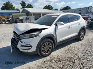 2016 Hyundai Tucson SE z VIN KM8J33A43GU144669, wystawiony jako Copart lot #85768415 z przebiegiem 133 437 mil mil oraz Czysty tytuł • Clean title. Historia ofert i sprzedaży dostępna na DreamBid. Obrazek 1.