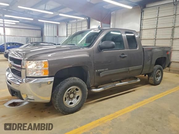 ✅ 2007 Chevrolet Silverado 2500HD Work Truck • VIN: 1GCHK29K97E529697 • Lot: 94190415. Wystawiony na Copart z przebiegiem 145 783 mil. Bezpłatny archiwum sprzedaży aukcyjnych z USA i szczegółowy raport historii pojazdu na DreamBid. Zdjęcie 1.