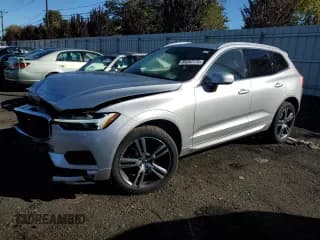 ✅ 2021 Volvo XC60 Momentum • VIN: YV4102RK0M1826459 • Лот: 85092775. Опубликован ранее на Copart с пробегом 35 782 миль. Бесплатный доступ к архиву аукционных продаж из США и подробный отчёт об истории автомобиля на DreamBid. Изображение 1.