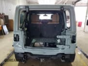 ✅ 2023 Jeep Wrangler Sahara • VIN: 1C4HJXEN0PW567006 • Lot: 67218185. Wystawiony na Copart z przebiegiem 50 040 mil. Bezpłatny archiwum sprzedaży aukcyjnych z USA i szczegółowy raport historii pojazdu na DreamBid. Zdjęcie 6.