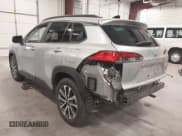 ✅ 2025 Toyota Corolla Cross XLE • VIN: 7MUEAABG8SV135221 • Лот: 43839406. Опубликован ранее на IAAI с пробегом 12 073 миль. Бесплатный доступ к архиву аукционных продаж из США и подробный отчёт об истории автомобиля на DreamBid. Изображение 3.