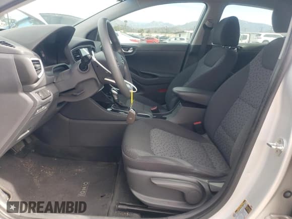 ✅ 2018 Hyundai Ioniq Blue • VIN: KMHC65LCXJU076605 • Lot: 46302835. Wystawiony na Copart z przebiegiem 106 742 mil. Bezpłatny archiwum sprzedaży aukcyjnych z USA i szczegółowy raport historii pojazdu na DreamBid. Zdjęcie 7.