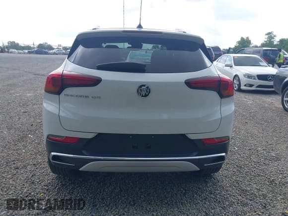 ✅ 2021 Buick Encore GX Essence • VIN: KL4MMFSL7MB171106 • Lot: 42634028. Wystawiony na IAAI z przebiegiem 44 478 mil. Bezpłatny archiwum sprzedaży aukcyjnych z USA i szczegółowy raport historii pojazdu na DreamBid. Zdjęcie 17.