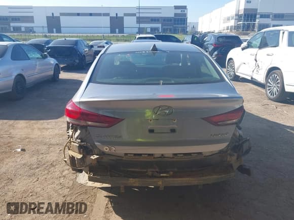 ✅ 2017 Hyundai Elantra SE • VIN: 5NPD84LF4HH080953 • Lot: 43291098. Listed on IAAI with 152,760 mi. Free auction sales archive from the USA and detailed vehicle history report at DreamBid. Image 16.