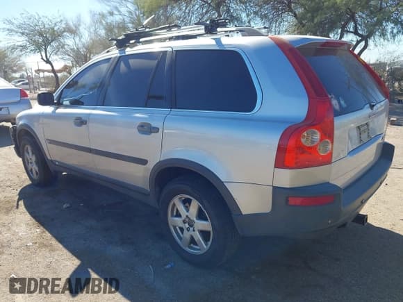 ✅ 2004 Volvo XC90 • VIN: YV1CZ59H041045135 • Lot: 43635577. Wystawiony na IAAI z przebiegiem 164 259 mil. Bezpłatny archiwum sprzedaży aukcyjnych z USA i szczegółowy raport historii pojazdu na DreamBid. Zdjęcie 3.