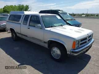 1990 Dodge Dakota z VIN 1B7GL23X0LS642396, wystawiony jako IAAI lot #42359220 z przebiegiem 177 562 mil mil oraz . Historia ofert i sprzedaży dostępna na DreamBid. Obrazek 1.