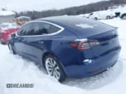 ✅ 2019 Tesla Model 3 Long Range • VIN: 5YJ3E1EBXKF364929 • Lot: 43884126. Wystawiony na IAAI z przebiegiem 189 010 mil. Bezpłatny archiwum sprzedaży aukcyjnych z USA i szczegółowy raport historii pojazdu na DreamBid. Zdjęcie 3.