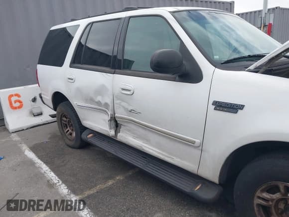 ✅ 2001 Ford Expedition XLT • VIN: 1FMRU15W01LA20131 • Lot: 42831287. Wystawiony na IAAI z przebiegiem Nie podano. Bezpłatny archiwum sprzedaży aukcyjnych z USA i szczegółowy raport historii pojazdu na DreamBid. Zdjęcie 6.