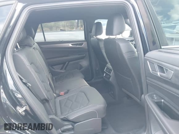✅ 2025 Volkswagen Atlas SE • VIN: 1V2HE2CA1SC228030 • Lot: 43715964. Listed on IAAI with 11,326 mi. Free auction sales archive from the USA and detailed vehicle history report at DreamBid. Image 8.