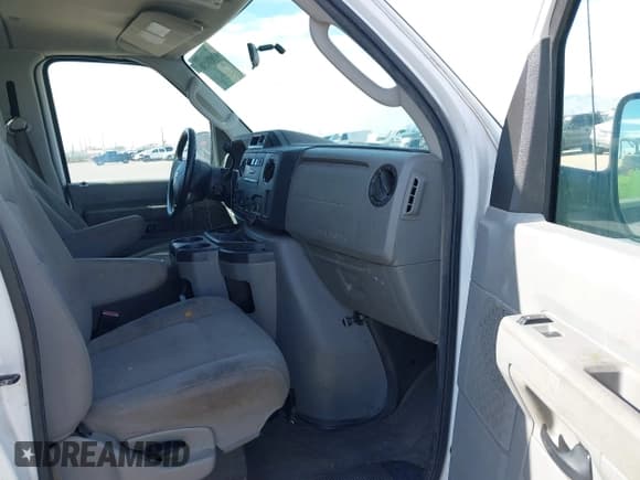 ✅ 2009 Ford Econoline Passenger XL • VIN: 1FBNE31L49DA93066 • Лот: 41858130. Опубликован ранее на IAAI с пробегом 208 427 миль. Бесплатный доступ к архиву аукционных продаж из США и подробный отчёт об истории автомобиля на DreamBid. Изображение 5.