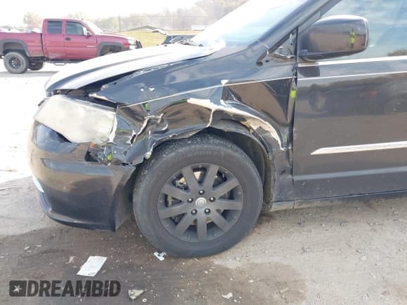 ✅ 2015 Chrysler Town & Country Touring • VIN: 2C4RC1BG4FR552338 • Лот: 43649993. Опубликован ранее на IAAI с пробегом 205 180 миль. Бесплатный доступ к архиву аукционных продаж из США и подробный отчёт об истории автомобиля на DreamBid. Изображение 6.