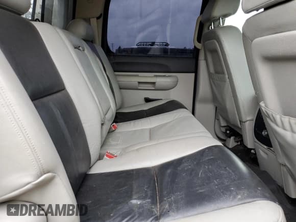 ✅ 2007 Chevrolet Silverado 2500HD 1LT • VIN: 1GCHK23607F535555 • Lot: 91265915. Wystawiony na Copart z przebiegiem 289 668 mil. Bezpłatny archiwum sprzedaży aukcyjnych z USA i szczegółowy raport historii pojazdu na DreamBid. Zdjęcie 10.