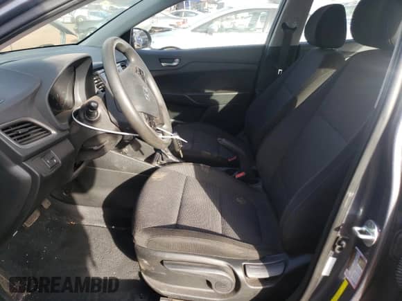 2020 Hyundai Accent SE с VIN 3KPC24A61LE120239, выставлен на аукционе Copart как лот 42189944 с пробегом 67 665 миль миль и . История ставок и продаж доступна на DreamBid. Изображение 7.