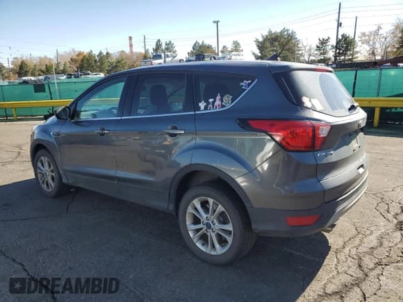 ✅ 2019 Ford Escape SE • VIN: 1FMCU9GD4KUB07316 • Лот: 91244155. Опубликован ранее на Copart с пробегом 166 149 миль. Бесплатный доступ к архиву аукционных продаж из США и подробный отчёт об истории автомобиля на DreamBid. Изображение 2.