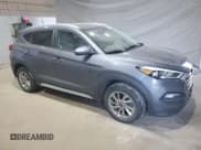 ✅ 2017 Hyundai Tucson SE • VIN: KM8J3CA40HU505566 • Лот: 80308895. Опубликован ранее на Copart с пробегом 122 735 миль. Бесплатный доступ к архиву аукционных продаж из США и подробный отчёт об истории автомобиля на DreamBid. Изображение 4.