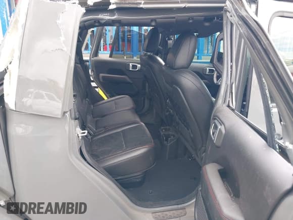 ✅ 2020 Jeep Gladiator Rubicon • VIN: 1C6JJTBG8LL186975 • Lot: 43010773. Listed on IAAI with 85,634 mi. Free auction sales archive from the USA and detailed vehicle history report at DreamBid. Image 8.