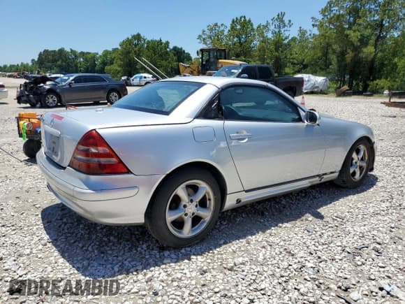 ✅ 2001 Mercedes-Benz SLK 230/320 • VIN: WDBKK65F61F209470 • Lot: 54976364. Wystawiony na Copart z przebiegiem 156 005 mil. Bezpłatny archiwum sprzedaży aukcyjnych z USA i szczegółowy raport historii pojazdu na DreamBid. Zdjęcie 3.